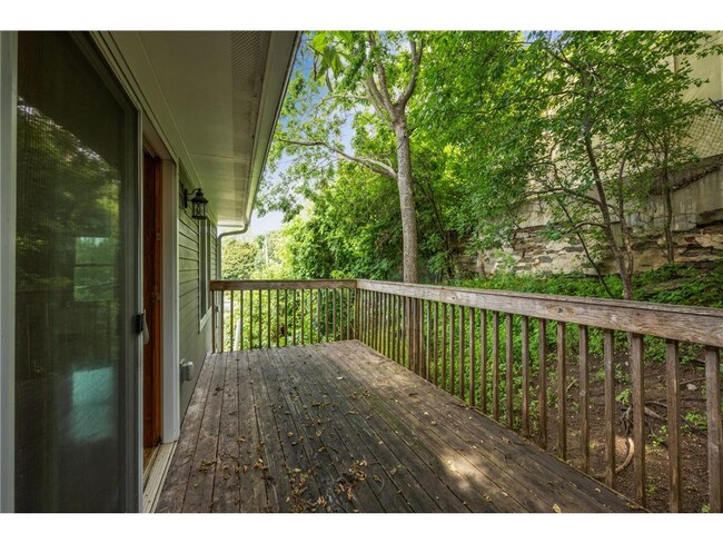 Building Photo - 551 Grand Hill
