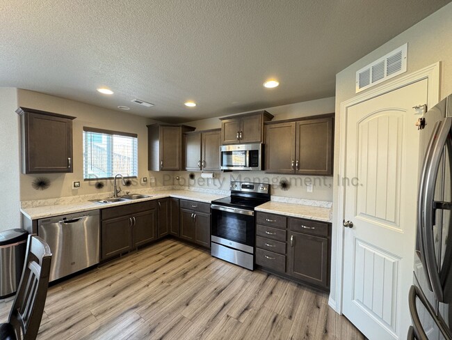 Building Photo - 11054 Avena Rd