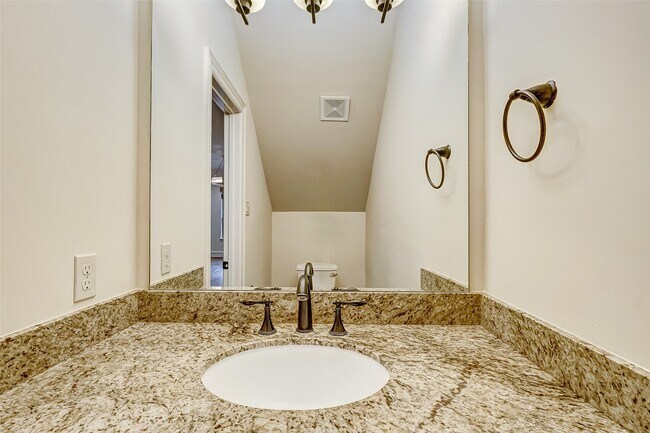 Building Photo - 5710 Darling St