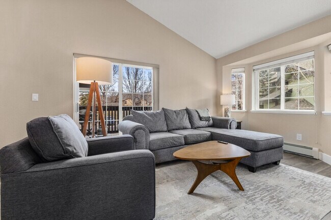 Building Photo - 3377 Sunburst Ct
