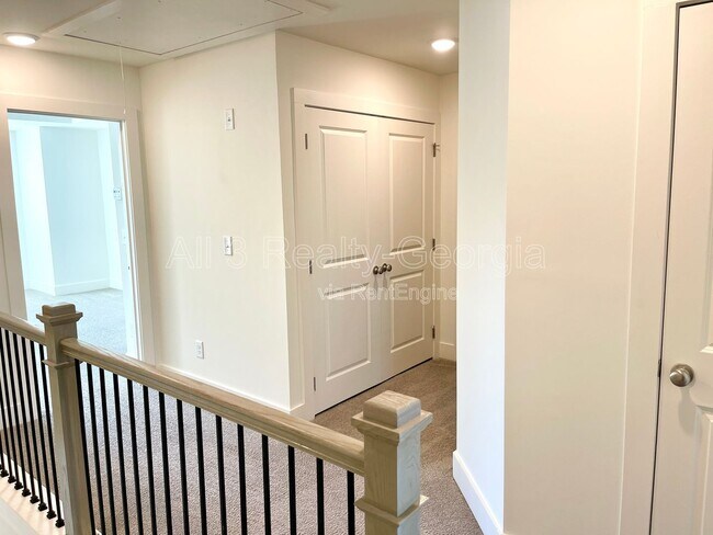 Building Photo - 5859 Greystone Dr