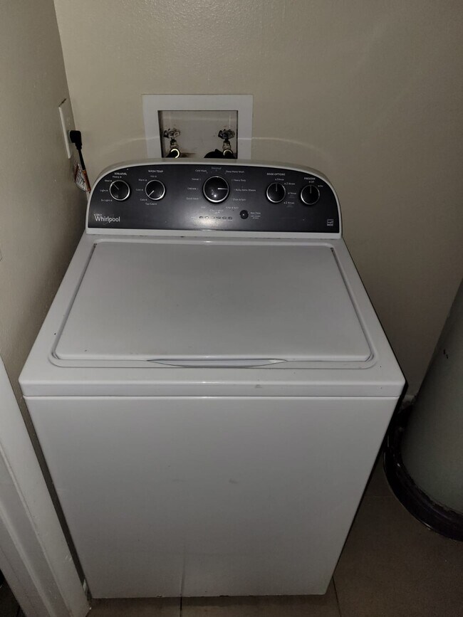 Building Photo - 3028 Parkway Blvd