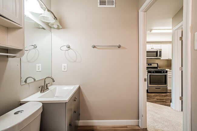 Building Photo - 2439 25th St SE