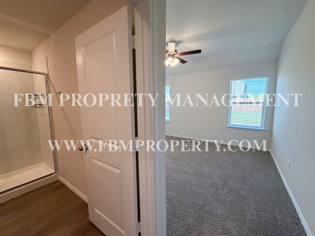 Building Photo - 369 Thoroughbred St
