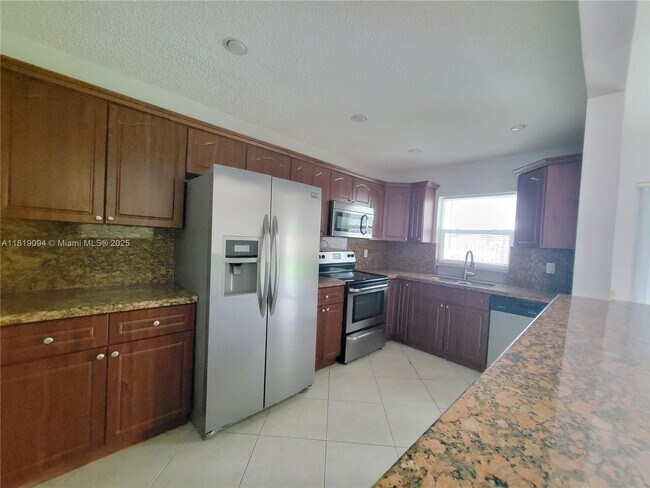 Building Photo - 1814 Oakmount Dr