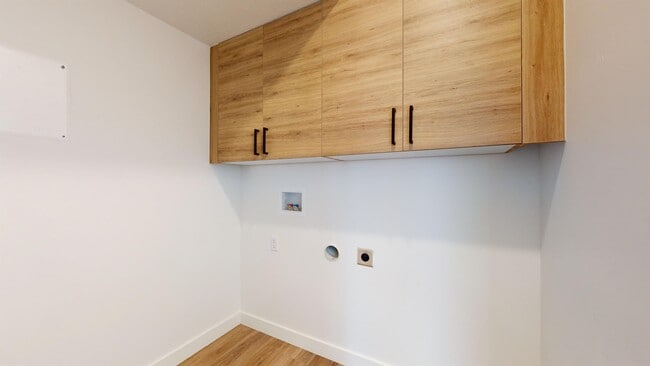 Building Photo - 1266 Sawmill Blvd
