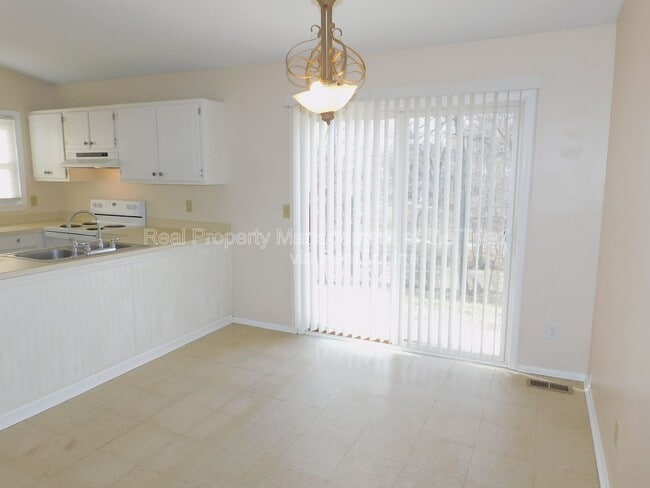 Building Photo - 905 Tipperary Dr