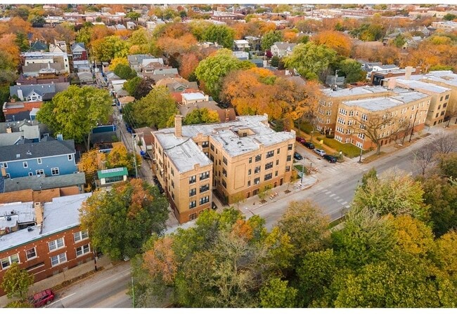 Building Photo - 4222 N Clark St