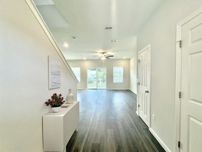 Building Photo - Brand-New 3-Bedroom Home Near NS Mayport with Modern Comforts and Prime Location!