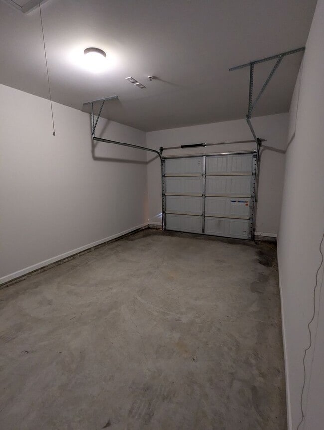 Building Photo - Beautiful 2 Bedroom 2 Bath off of Meriweather Road