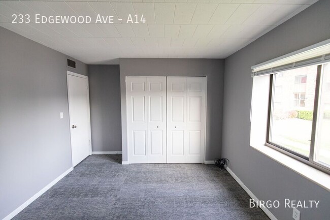 Building Photo - 2 Bedroom Apartment in Pittsburgh! Great L...