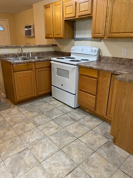 Building Photo - 716 Tall Oaks Dr