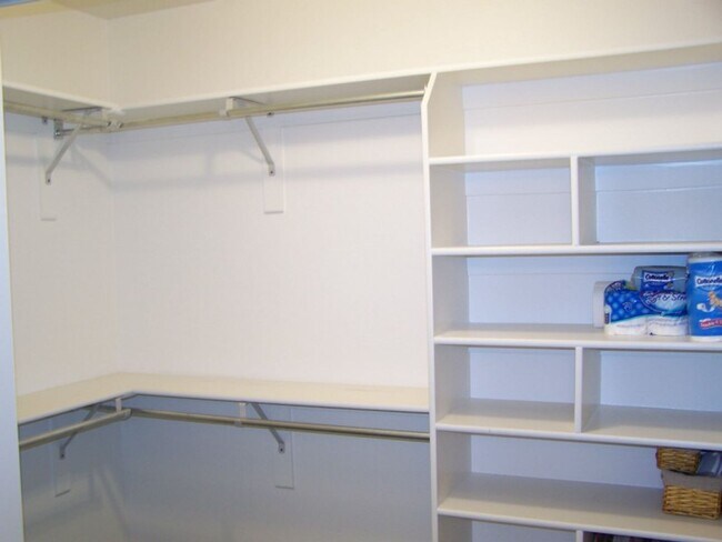 Building Photo - Cozy 2 Bed 2 Bath