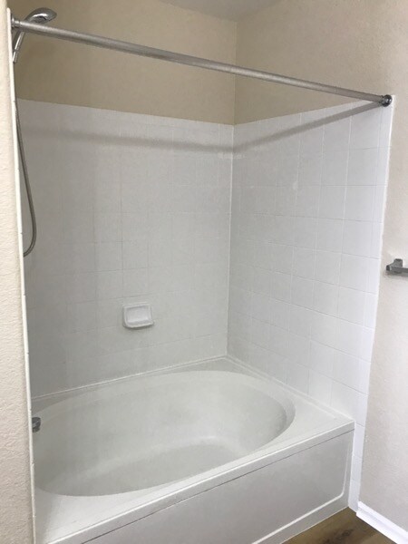 Building Photo - Beautiful 2BD/2BA Luxury Town Home! AVAIL 8/14
