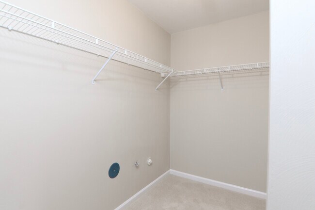 Building Photo - 2204 Lesner Crescent
