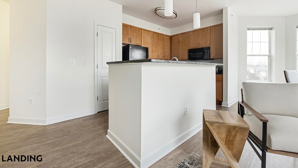 Building Photo - 909 Mansion Dr