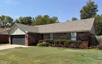 Building Photo - 1405 S Avery Dr