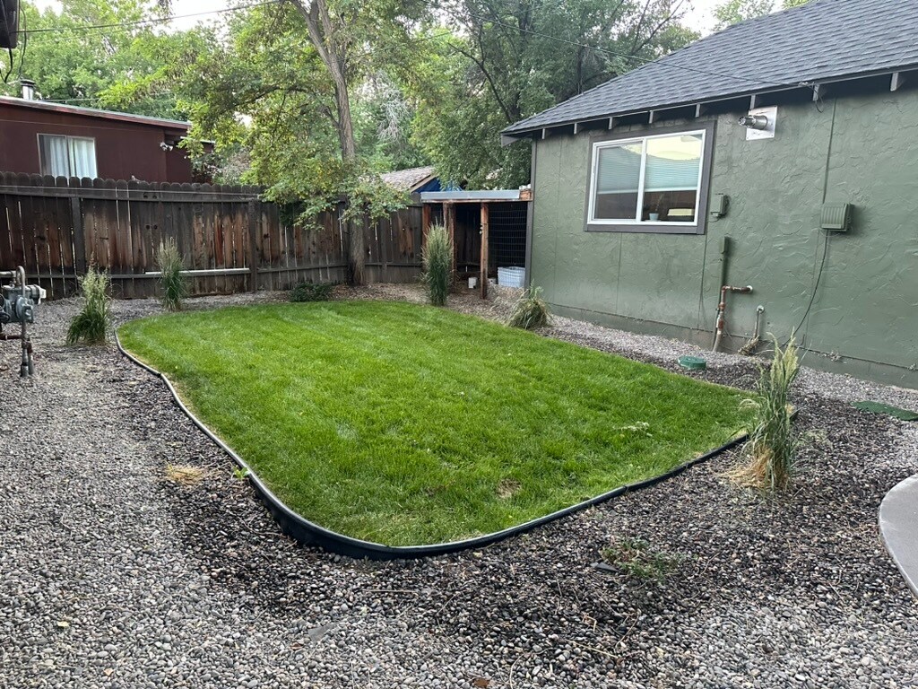 Building Photo - 609 W 11th St