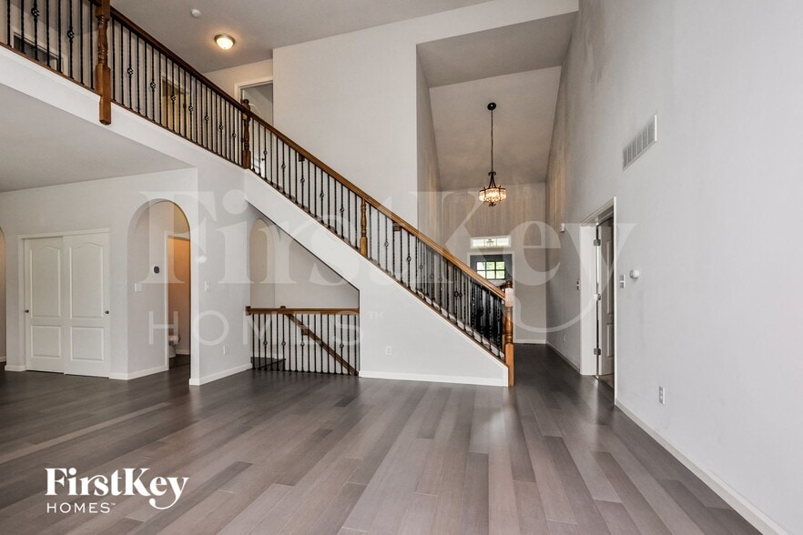 Building Photo - 246 Lonepine Dr