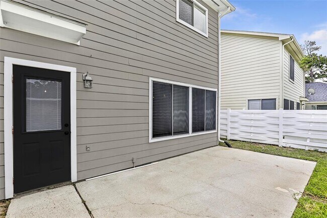 Building Photo - 18631 Atasca Oaks Dr