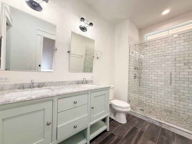 Building Photo - 4-Bedroom HOA Townhome with Pool Access Near Downtown Cookeville