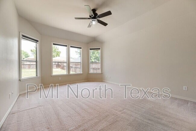 Building Photo - 3394 Overhill Dr