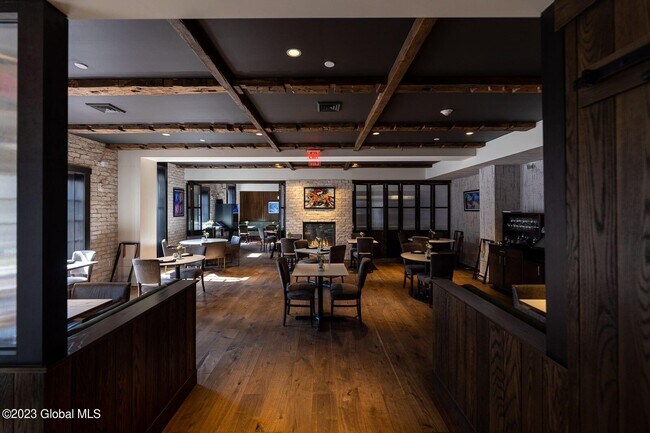 Building Photo - 365 Broadway