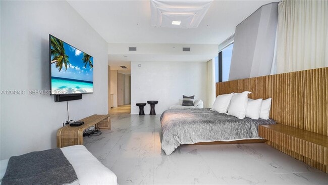 Building Photo - 1000 Biscayne Blvd