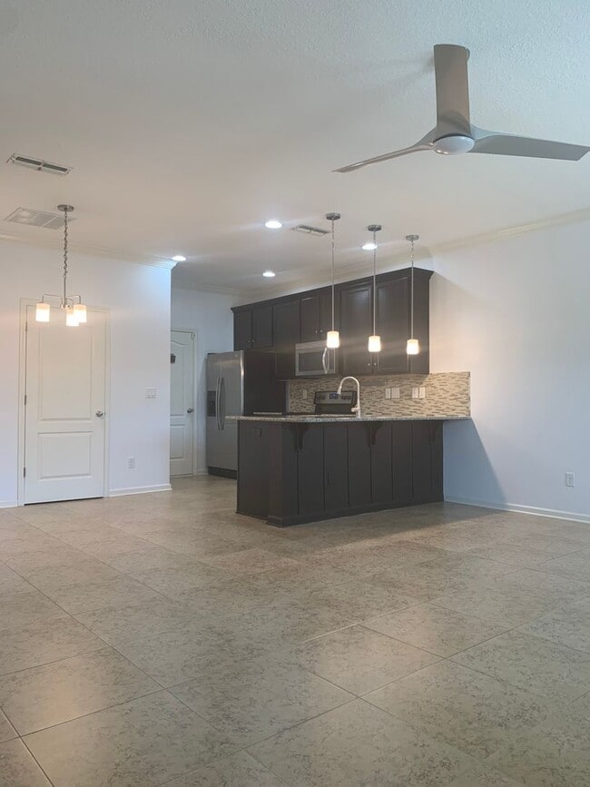 Building Photo - Spacious 3 Bed/2.5 Bath Townhome in Oakleaf