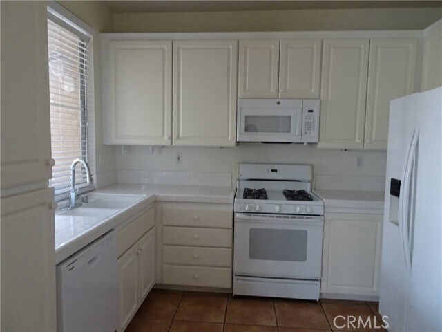 Building Photo - 406 N Kenwood