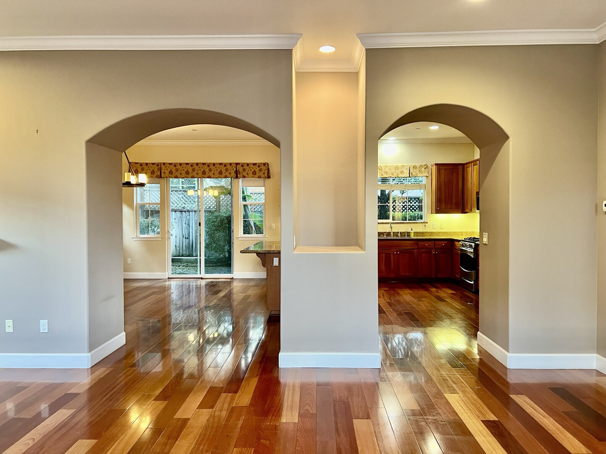 Building Photo - 853 Palou St