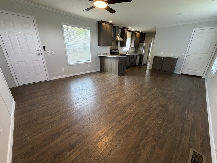 Building Photo - 38051 St Tropez Dr