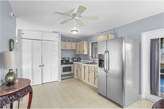 Building Photo - 9412 Bellewood St