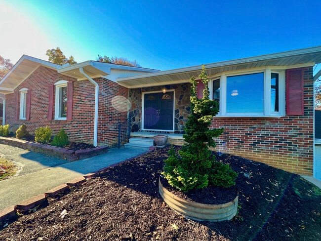 Building Photo - 228 Mark Dr