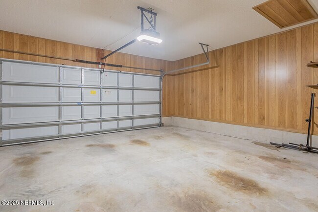 Building Photo - 3619 Bridgewood Dr