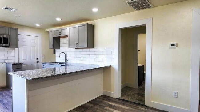 Building Photo - 2913 SW 13th St