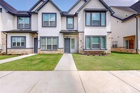 Building Photo - 389 Mule Deer Mews