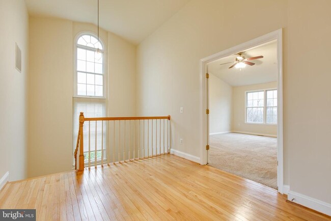 Building Photo - 8627 Trail View Dr