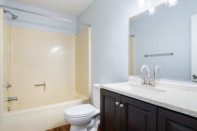 Building Photo - 3 bed/2 1/2 Bath. Pet Friendly. Easy acces...