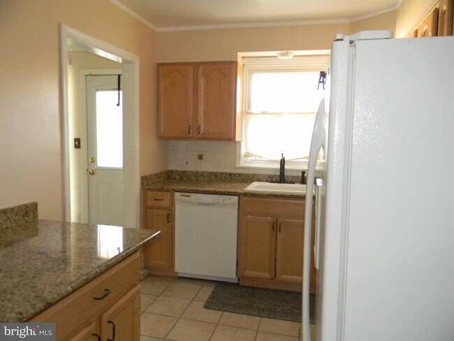 Building Photo - 3536 Lynne Dr