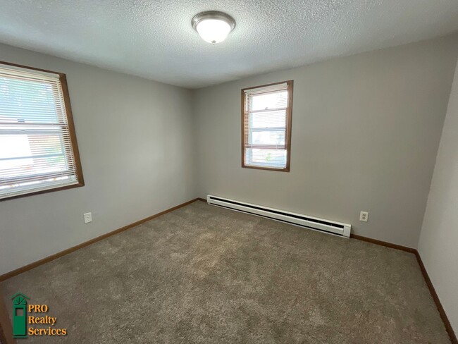 Building Photo - 2 Bedroom Home in Osseo