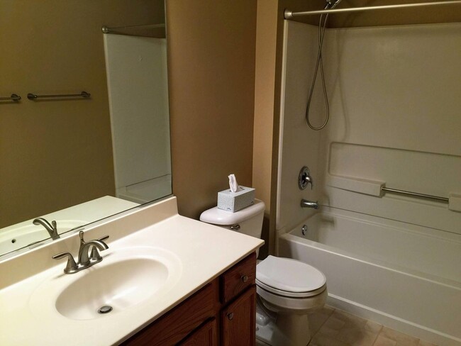 Building Photo - 525 Silverstone Dr