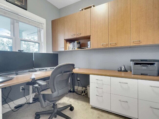 Building Photo - Spacious 4-Bed Gem with 3.5 Baths next to Minnehaha Creek