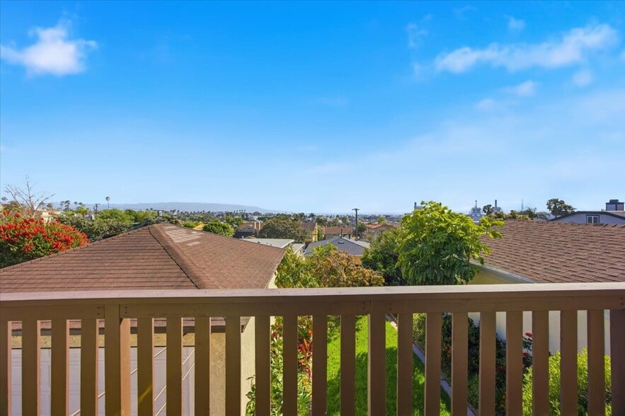 Building Photo - 819 N Maria Ave