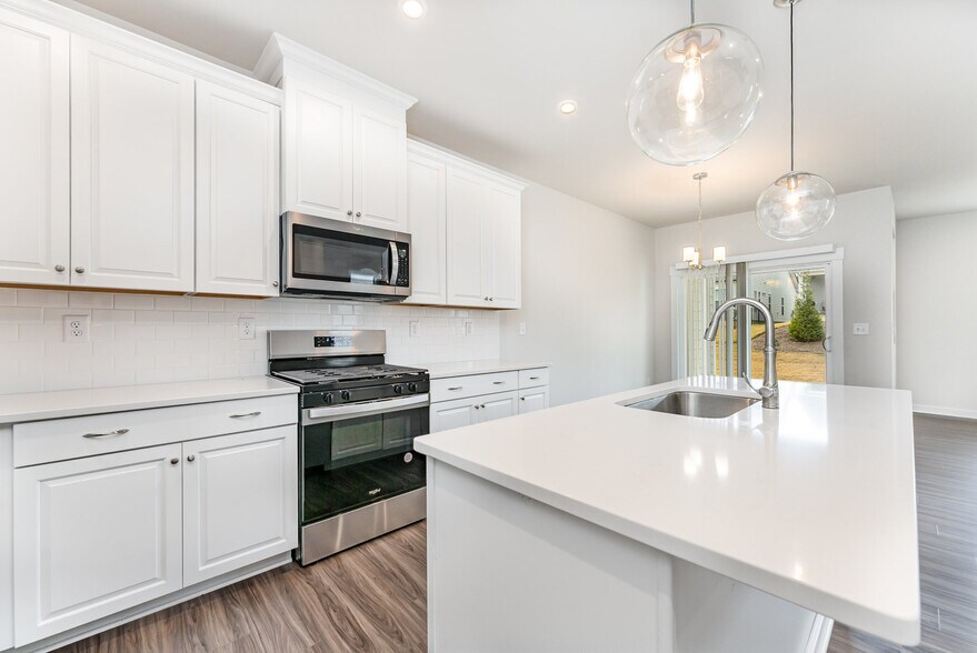 Building Photo - 9529 Munsing Dr