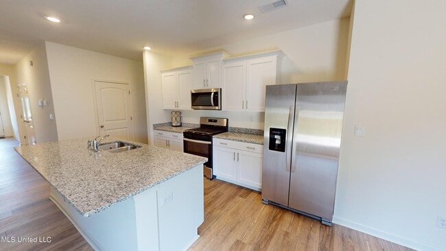 Building Photo - 2427 Hyacinth Ln