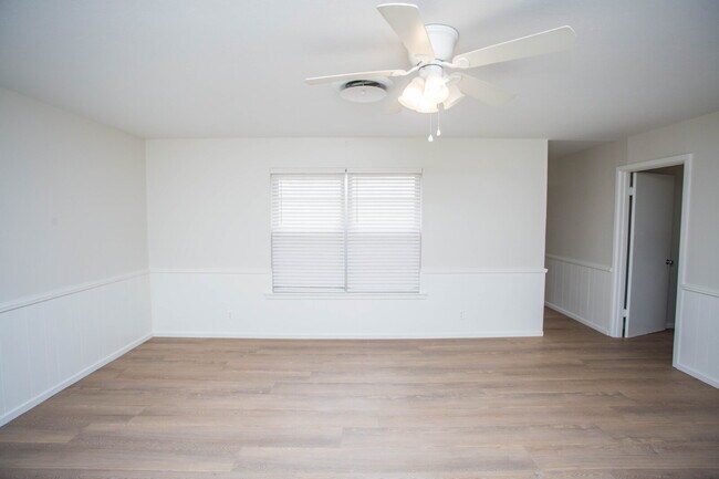 Building Photo - "Charming 3-Bed Retreat in Lubbock with Granite Accents & Spacious Living!"