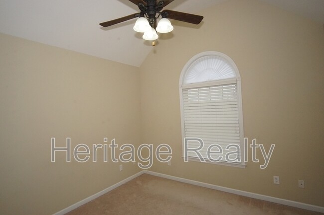 Building Photo - 11100 Autumn Hollow Ln