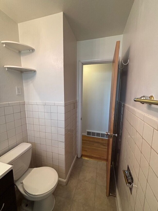 Building Photo - Very nice Family Home located in southern ...