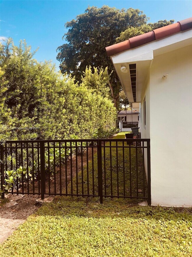 Building Photo - 614 San Juan Dr
